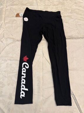 Canada Black Leggings with Maple Leaf Graphic New Size Med